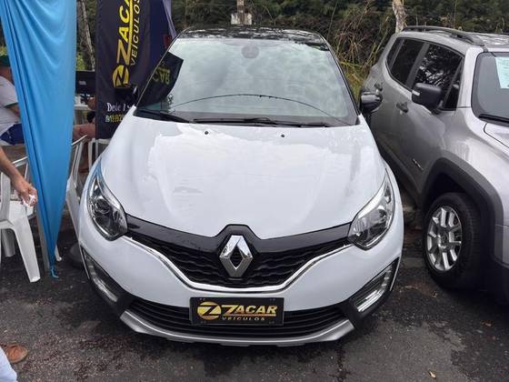 RENAULT CAPTUR 1.6 16V SCE FLEX BOSE X-TRONIC RENAULT CAPTUR 1.6 16V SCE FLEX BOSE X-TRONIC